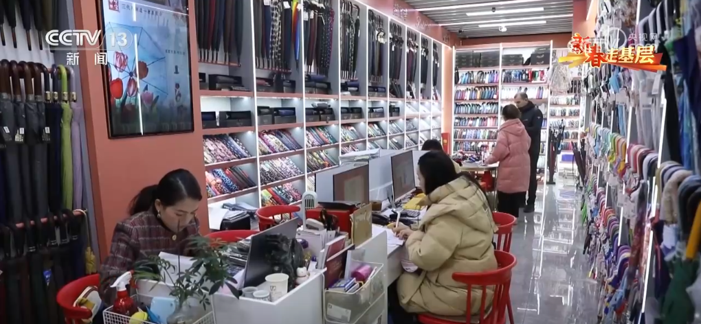 ”凝聚合力 “品牌出海”成为义乌热词冰球突破豪华版新春走基层 “攥指成拳(图1)